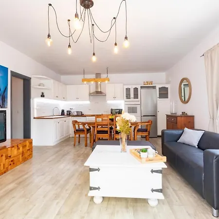In Ibiza Town With Private Pool, Sleeps 10 Villa
