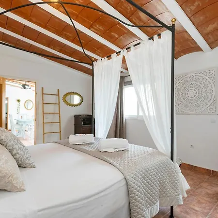 In Ibiza Town With Private Pool, Sleeps 10 Villa *