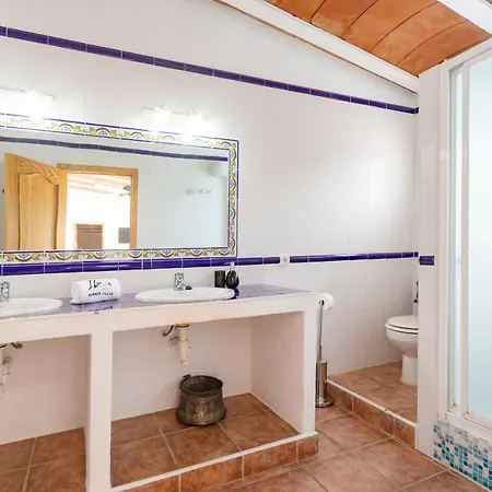 In Ibiza Town With Private Pool, Sleeps 10 *