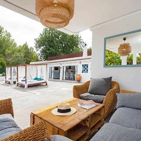 In Ibiza Town With Private Pool, Sleeps 10 *