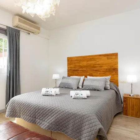 In Ibiza Town With Private Pool, Sleeps 10 فيلة *